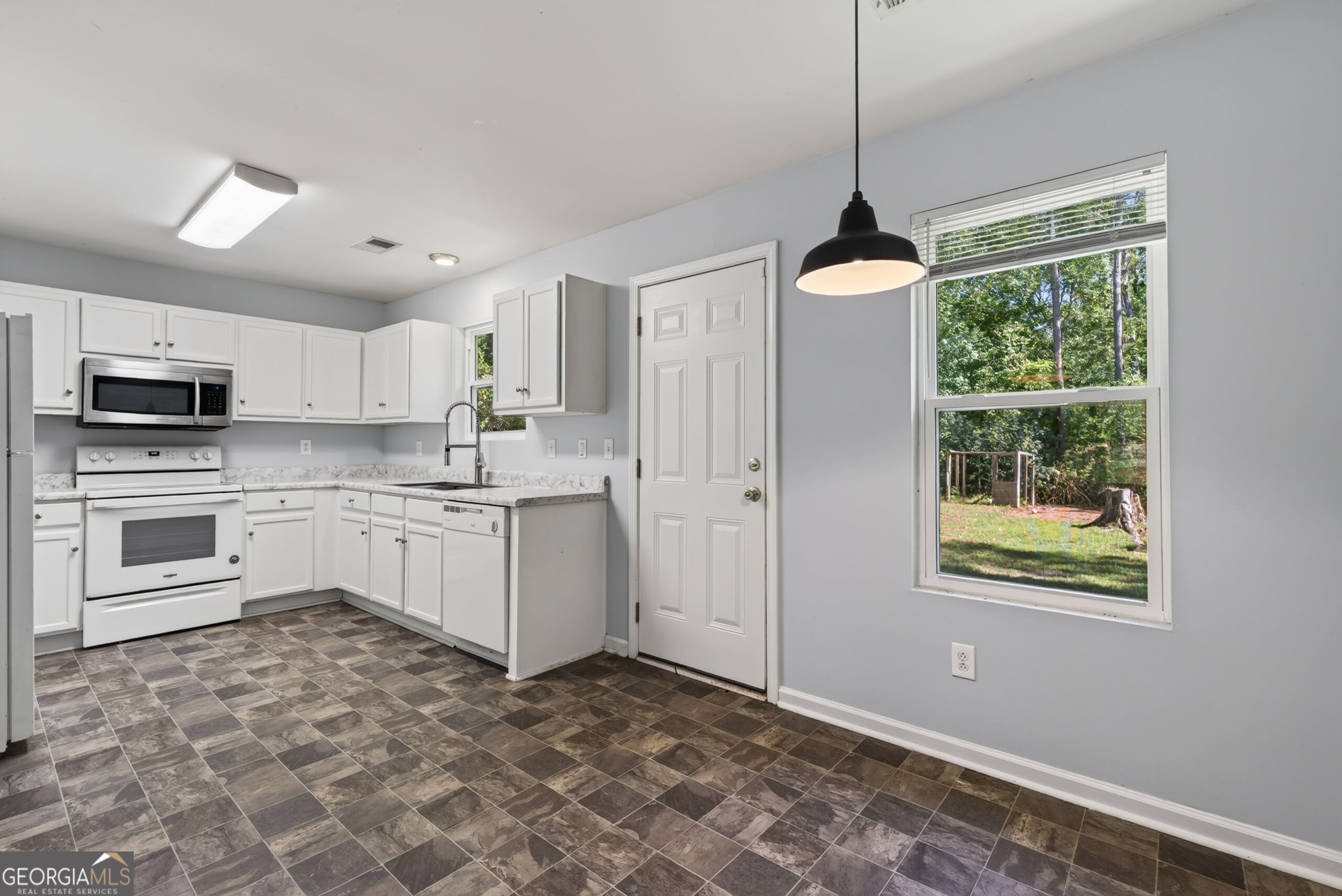 112 Starlake Drive Property Photo 12