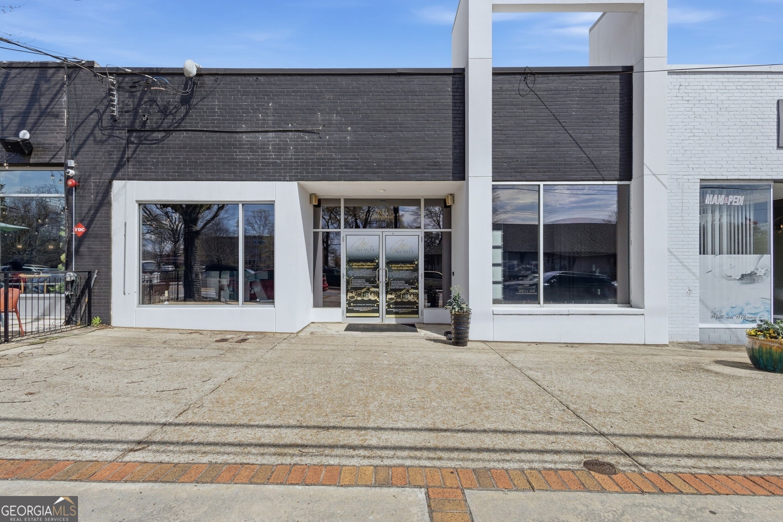 631 N Central Avenue Property Photo 1