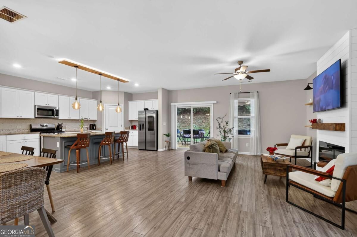 4617 Waxwing Street Property Photo 8