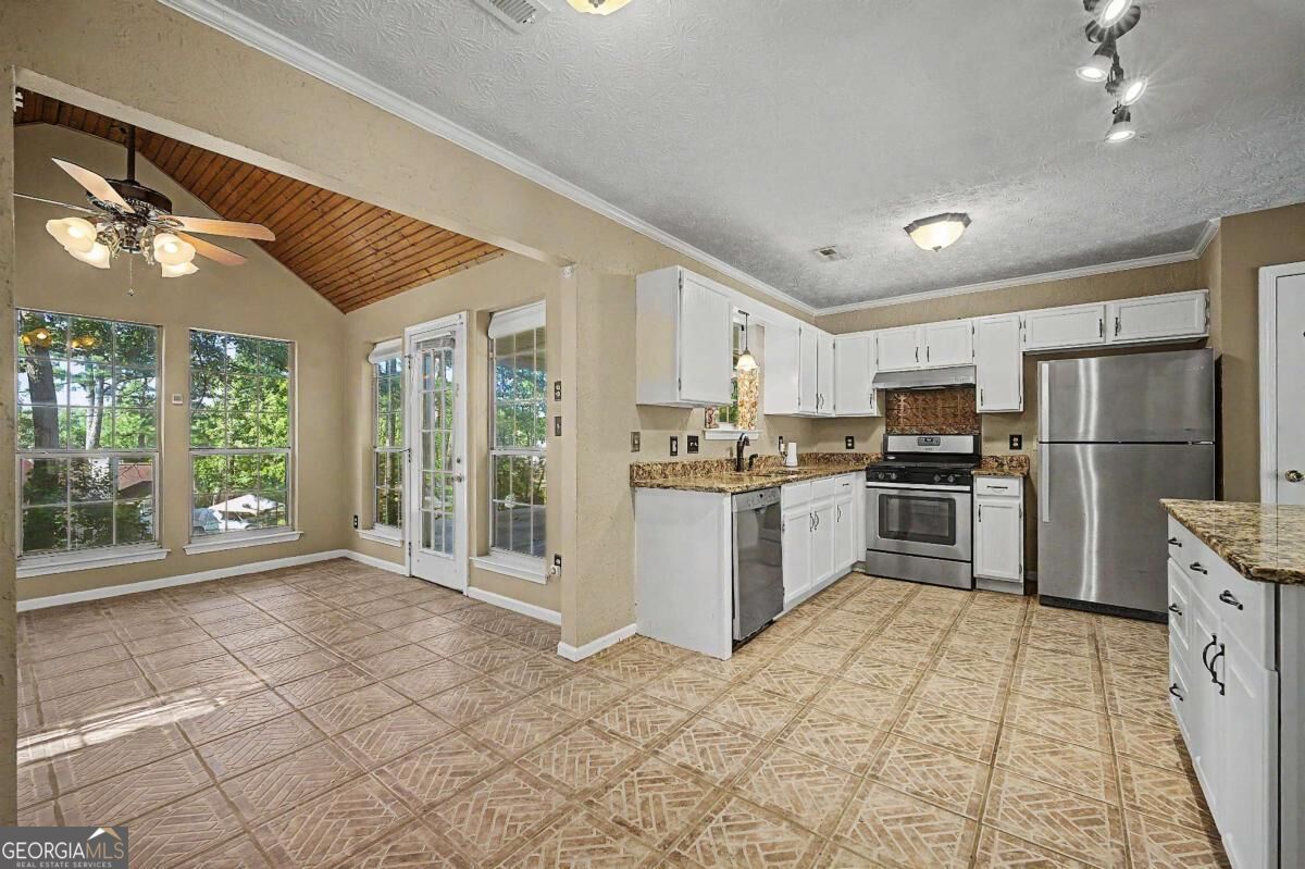 204 Spring Circle Property Photo 6