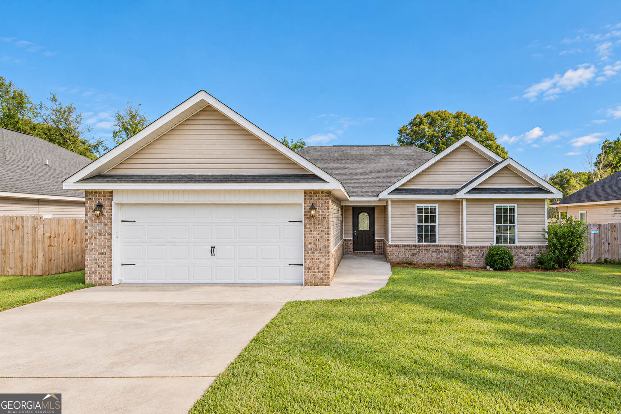 216 Laurel Woods Drive Property Photo 1