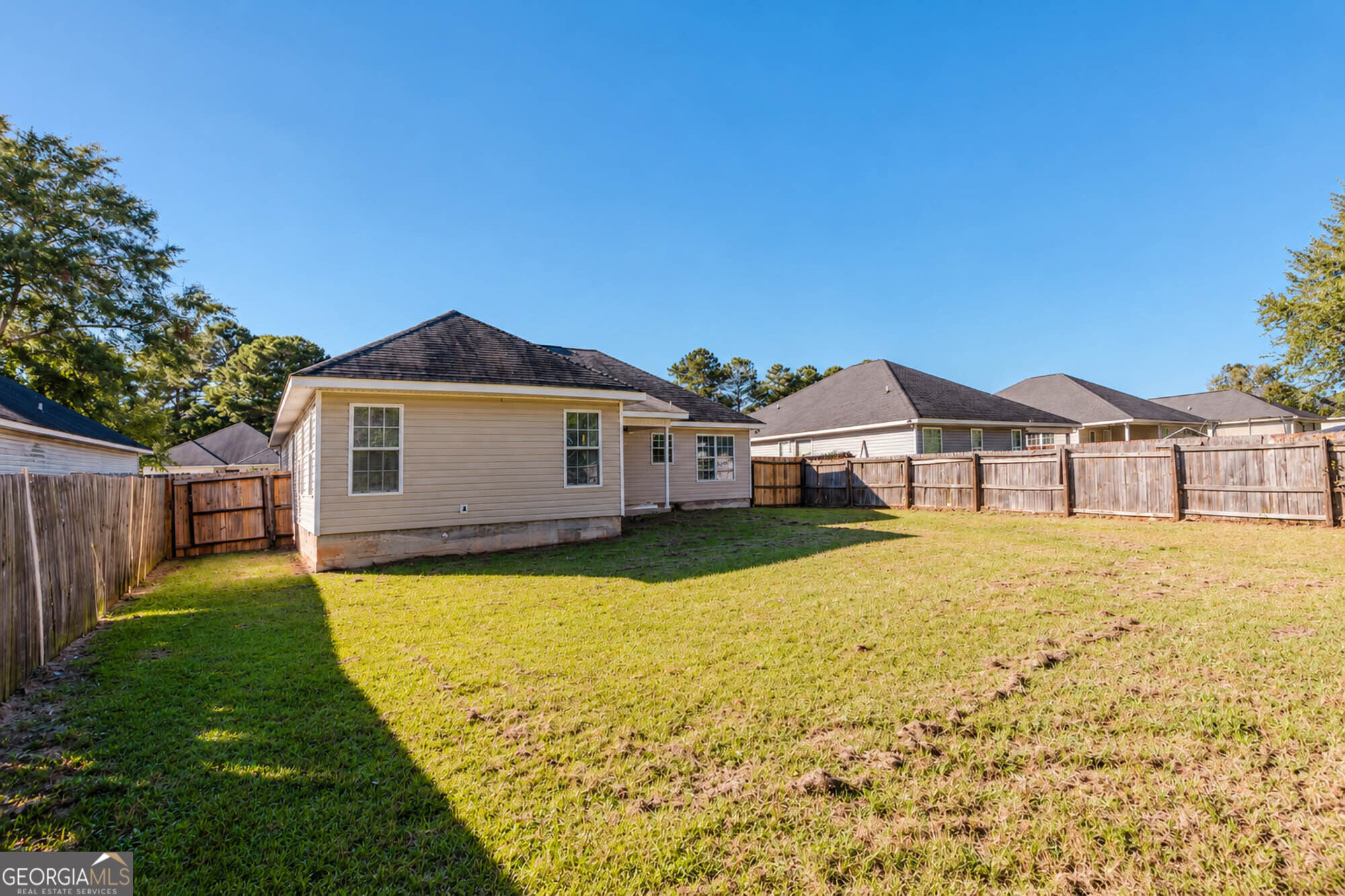 216 Laurel Woods Drive Property Photo 4