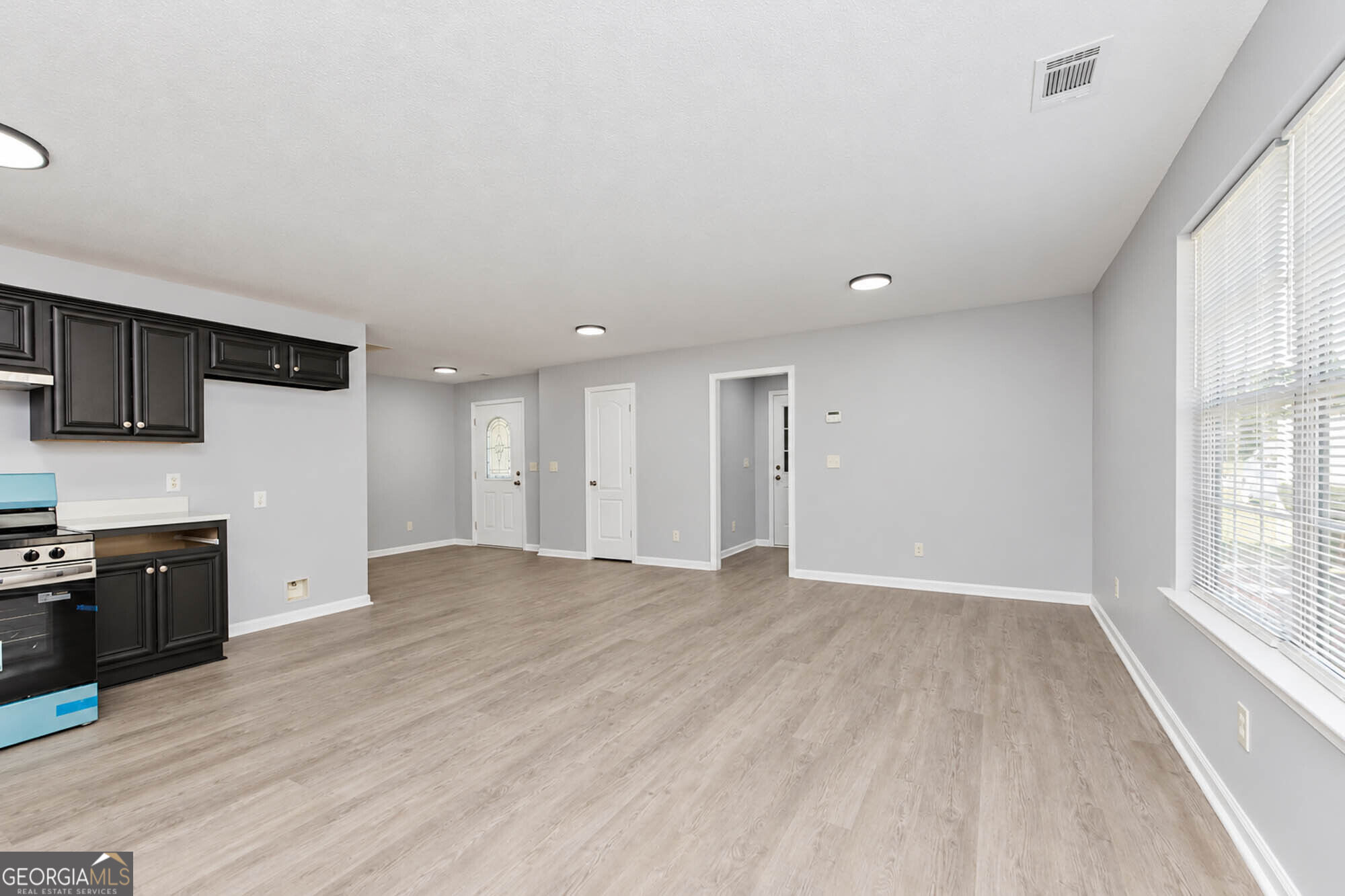 216 Laurel Woods Drive Property Photo 9