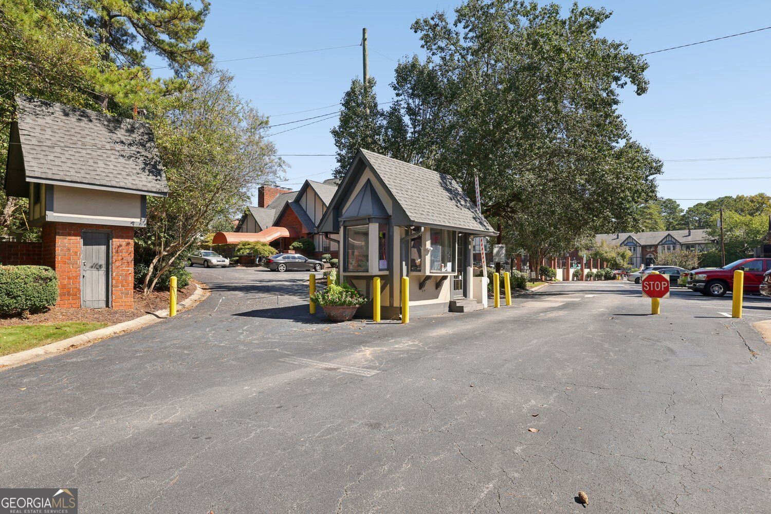 6851 Roswell Road # F19 Property Photo 11