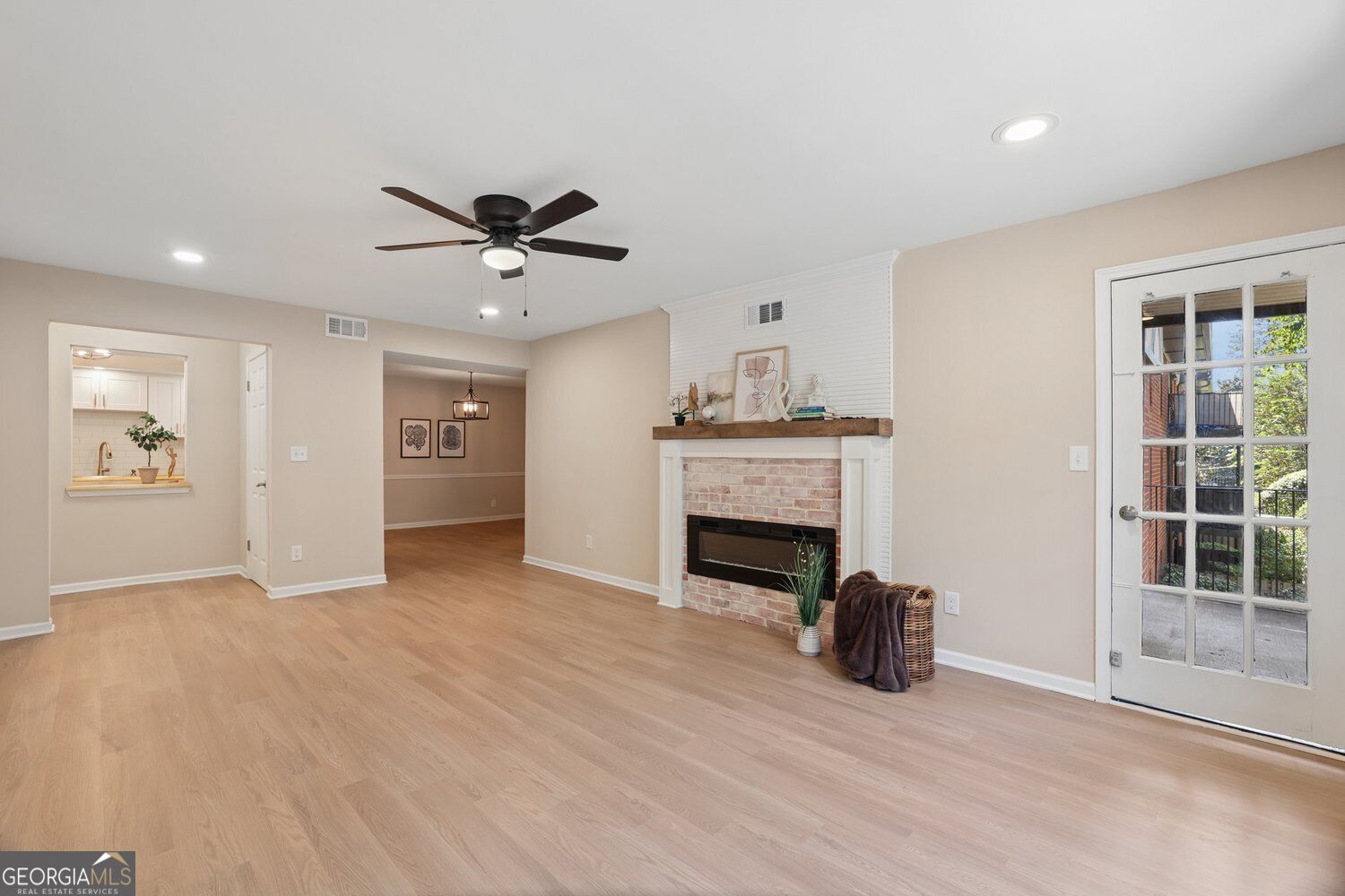 6851 Roswell Road # F19 Property Photo 16