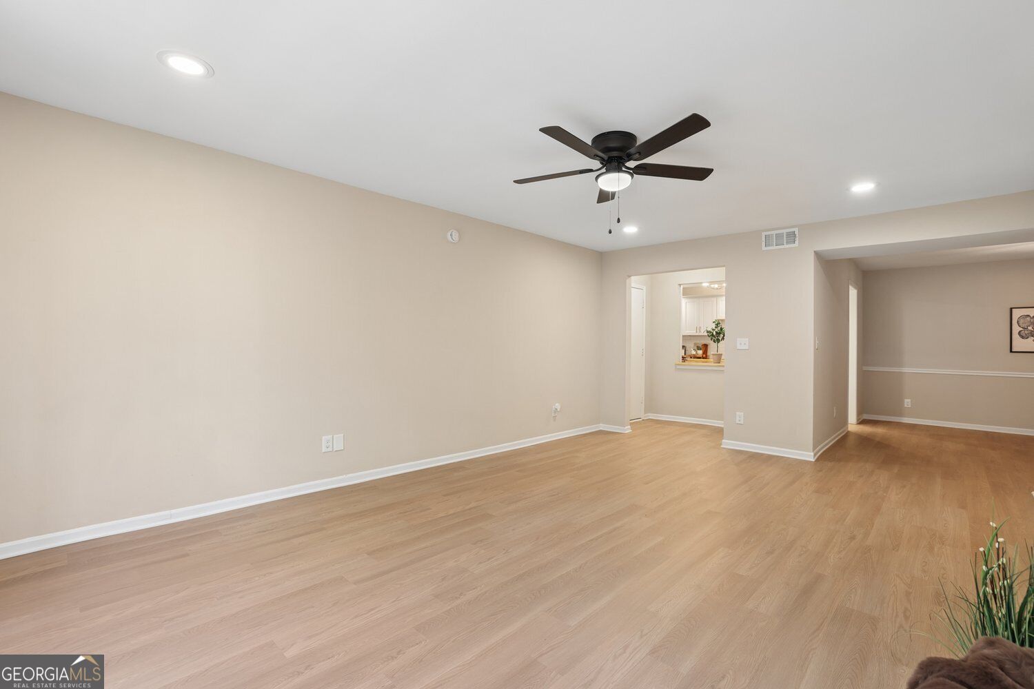 6851 Roswell Road # F19 Property Photo 18
