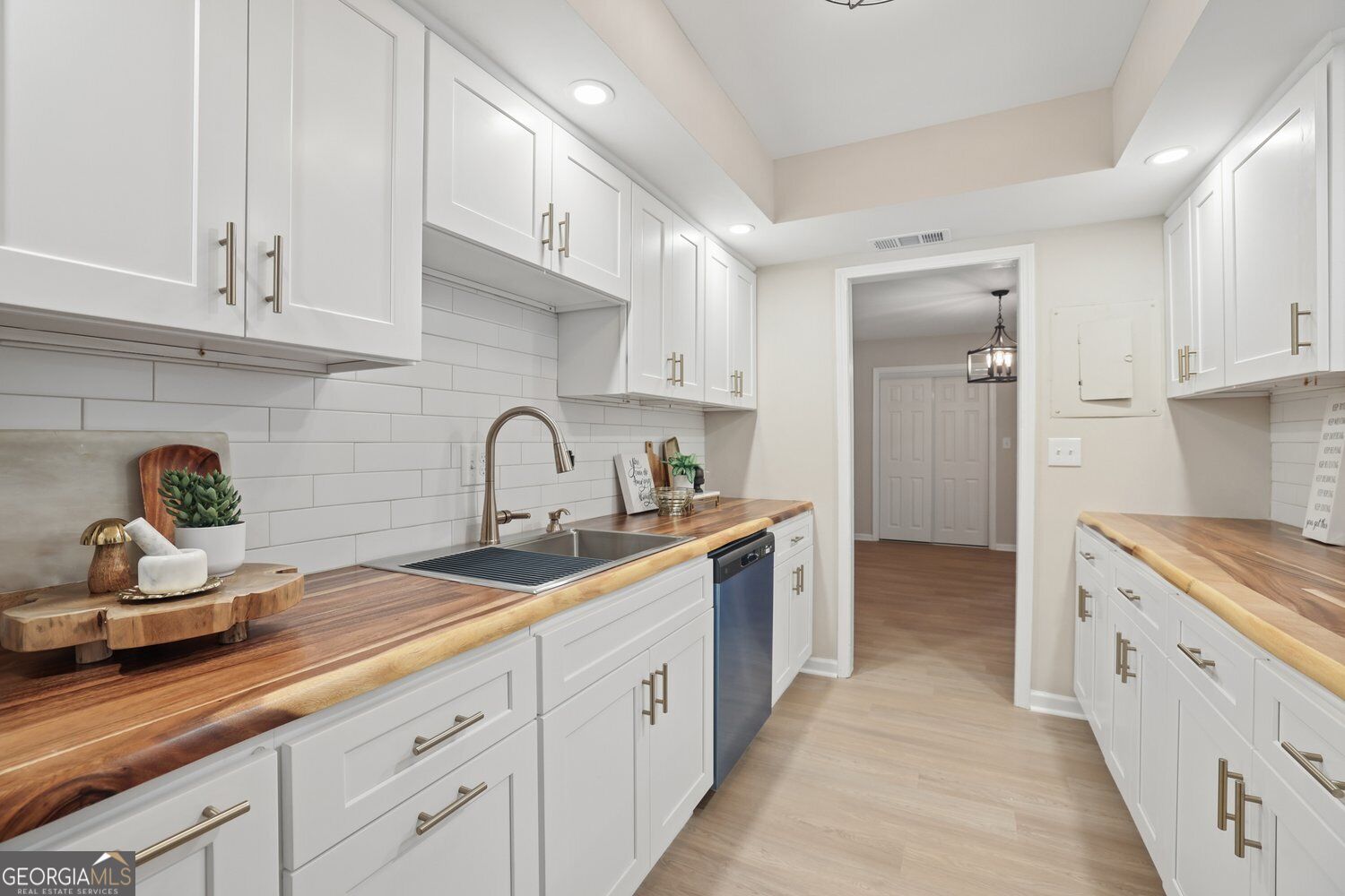 6851 Roswell Road # F19 Property Photo 22