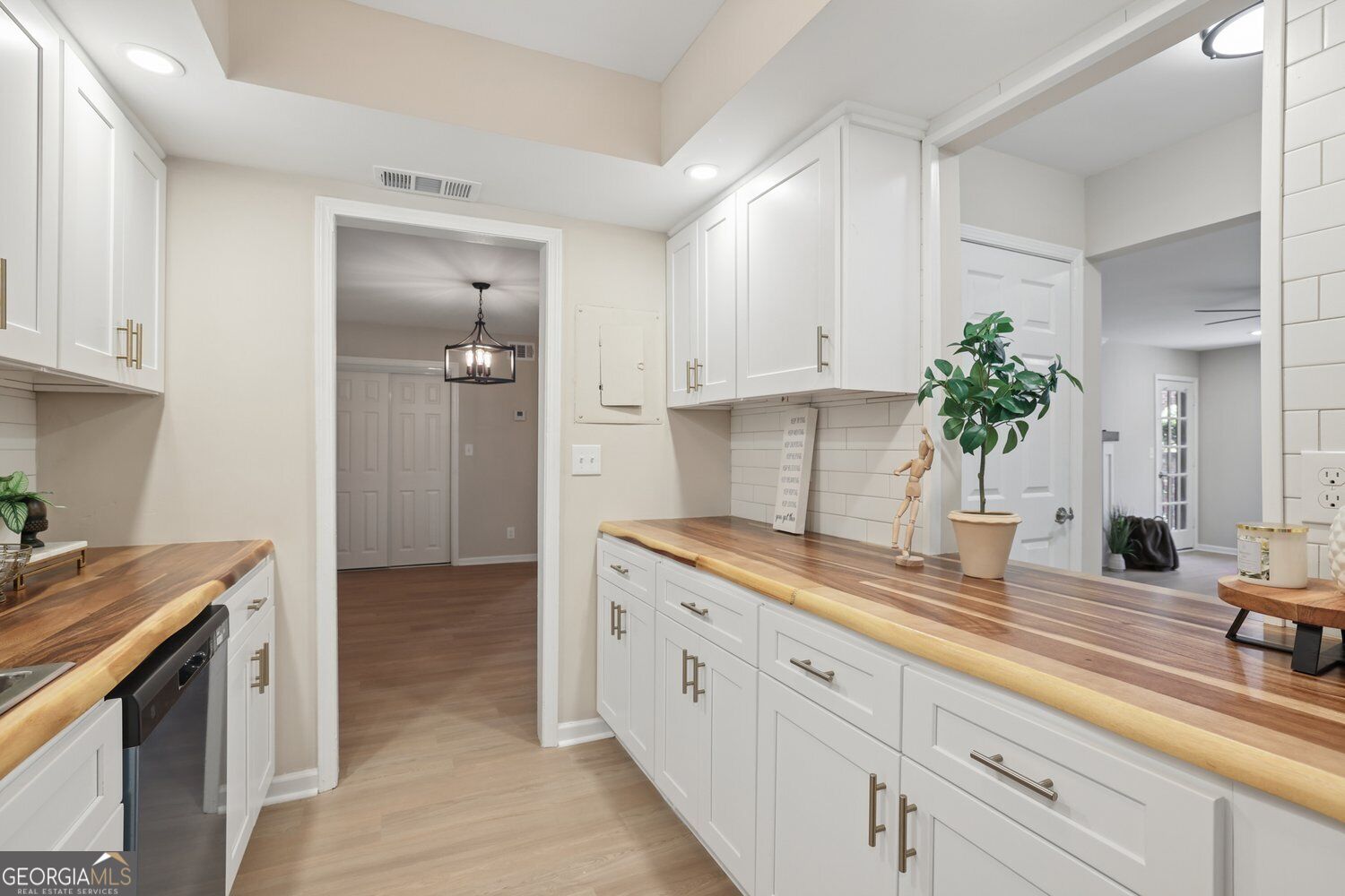 6851 Roswell Road # F19 Property Photo 23