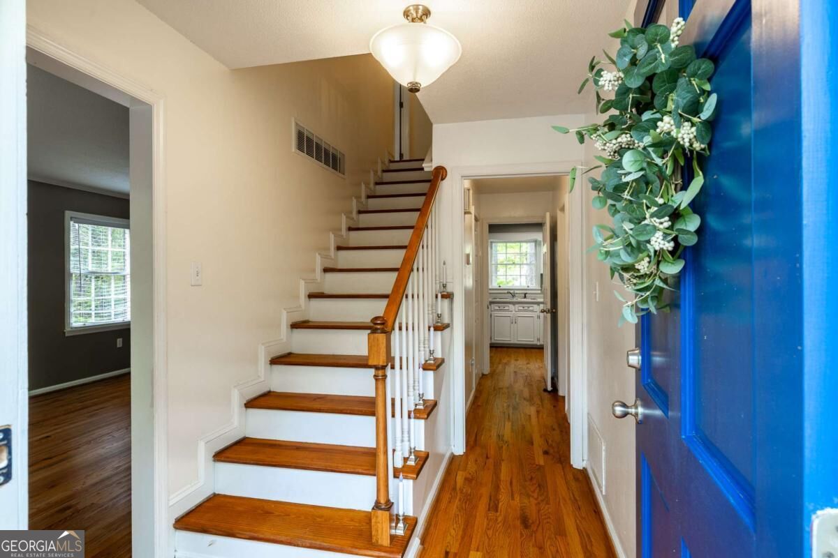 140 Rollingwood Drive Property Photo 2
