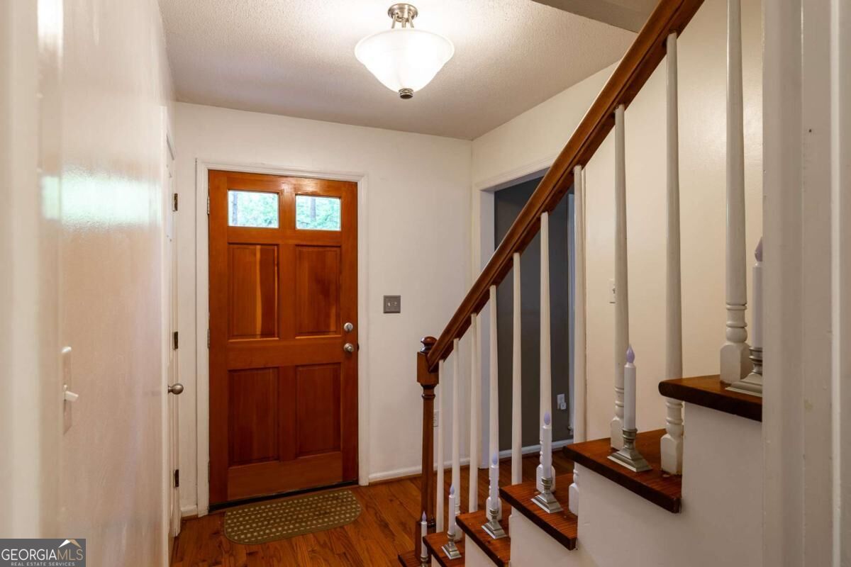 140 Rollingwood Drive Property Photo 3