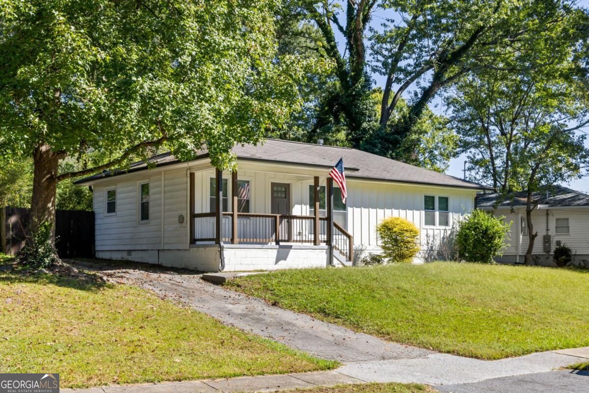 2491 Glendale Circle Se Property Photo 3