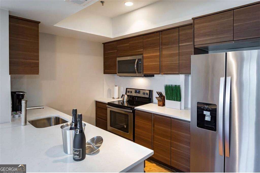 2161 Peachtree Road Ne # 605 Property Photo 4