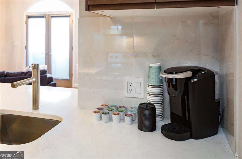2161 Peachtree Road Ne # 605 Property Photo 5