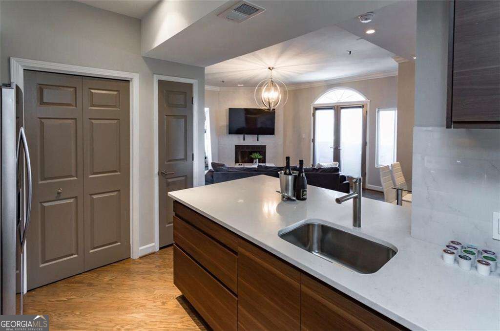 2161 Peachtree Road Ne # 605 Property Photo 8