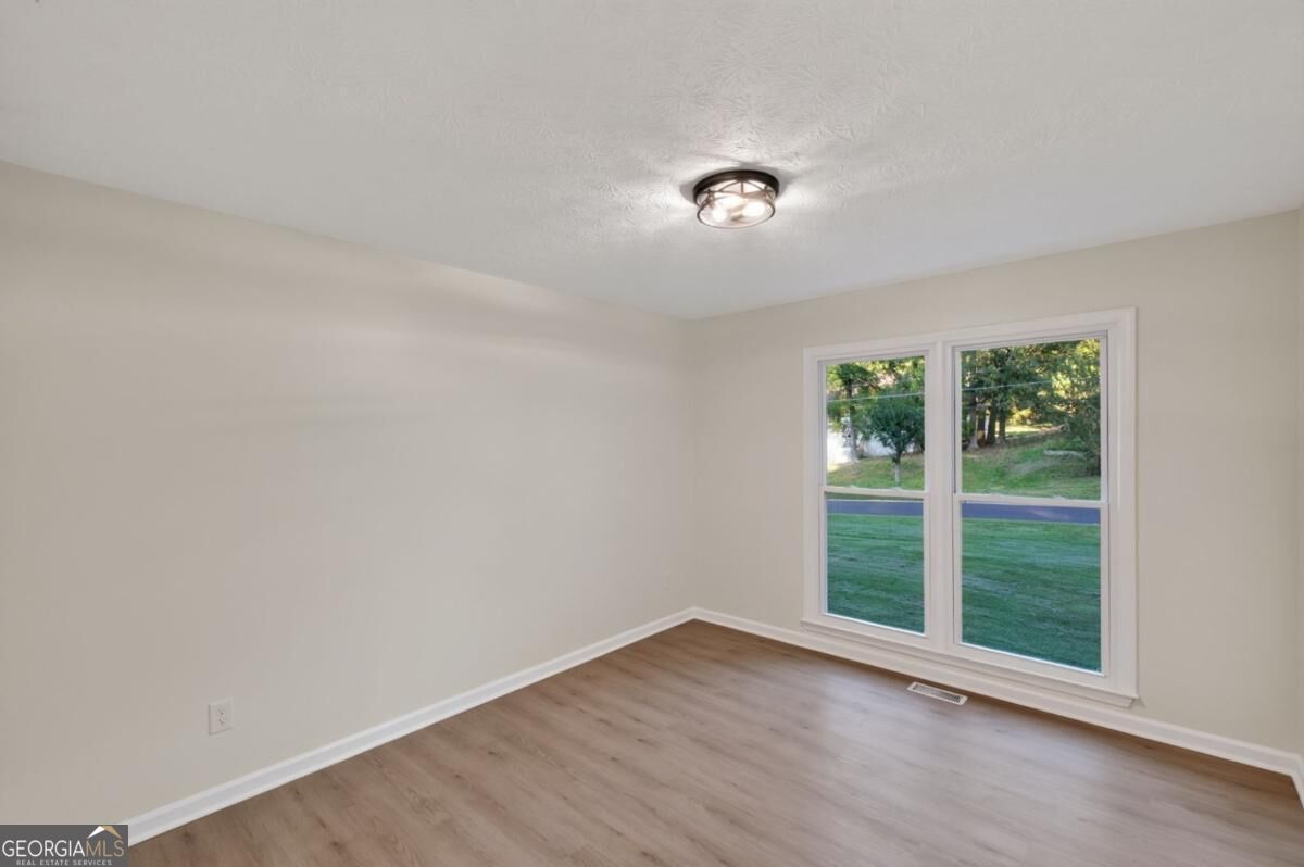 229 Oak Landing Drive Property Photo 32