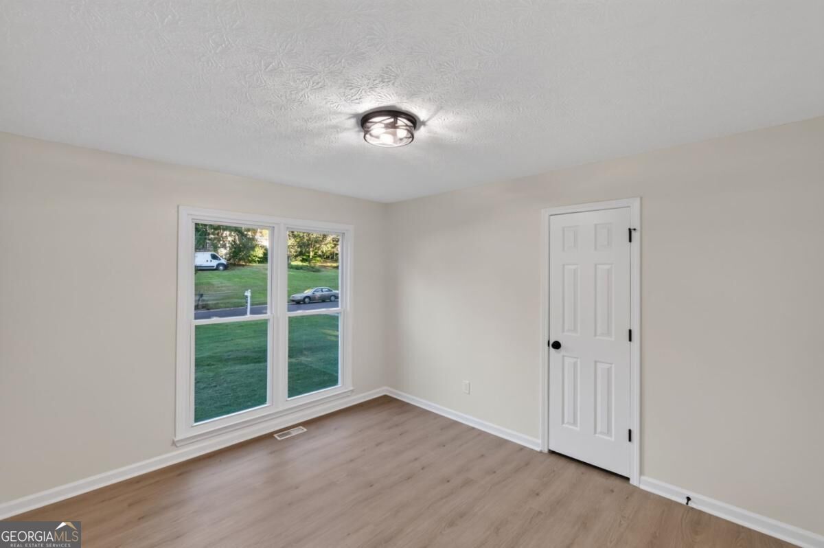 229 Oak Landing Drive Property Photo 34