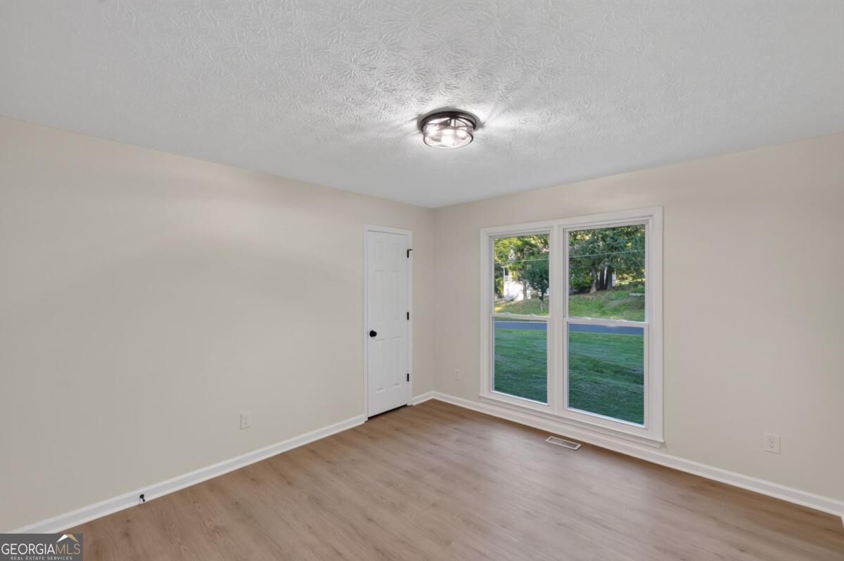 229 Oak Landing Drive Property Photo 35