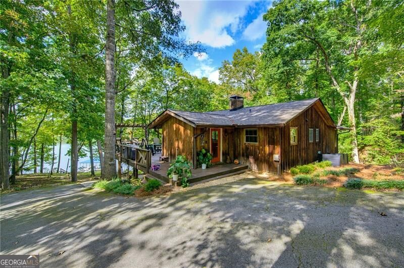 3599 Lakeview Drive Property Photo 2