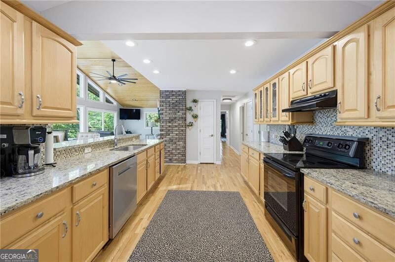 3599 Lakeview Drive Property Photo 5