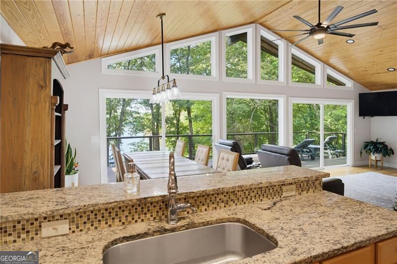 3599 Lakeview Drive Property Photo 8