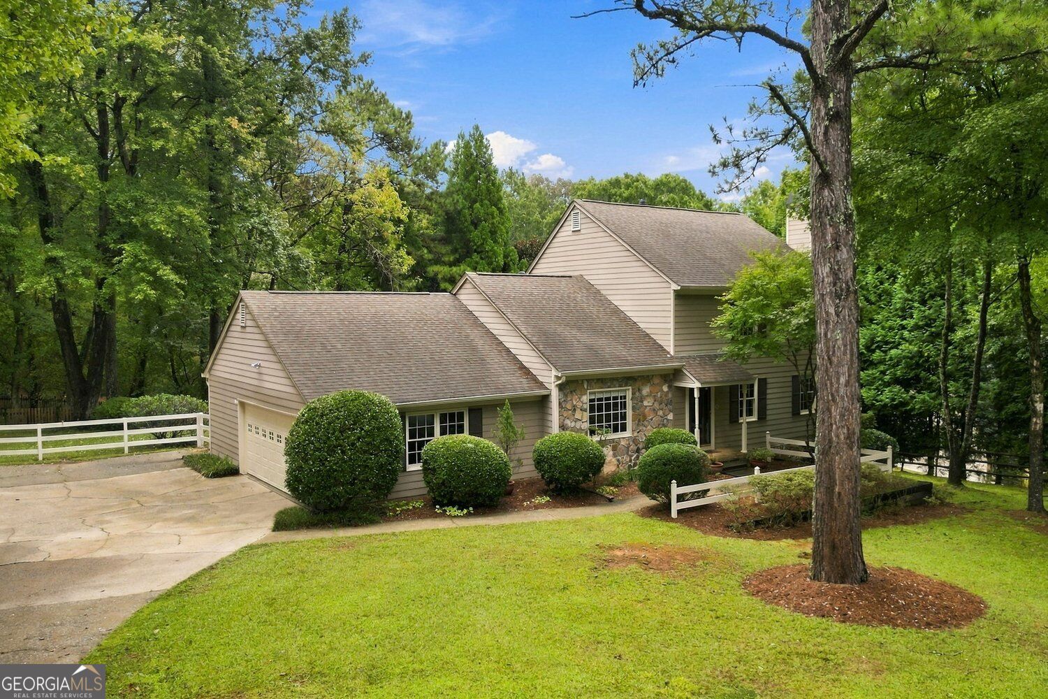 1726 W Point Circle Property Photo 2