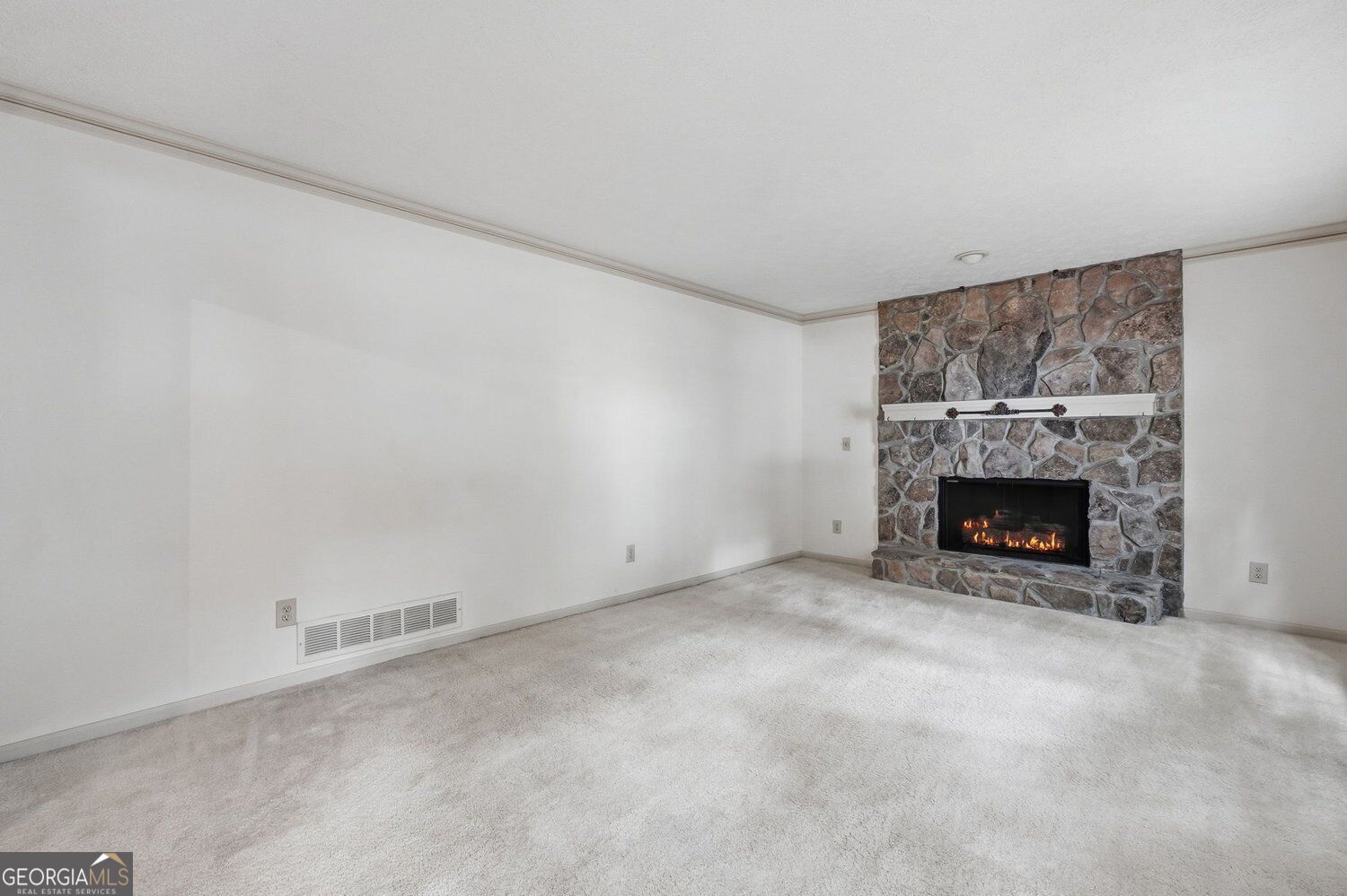 1726 W Point Circle Property Photo 5
