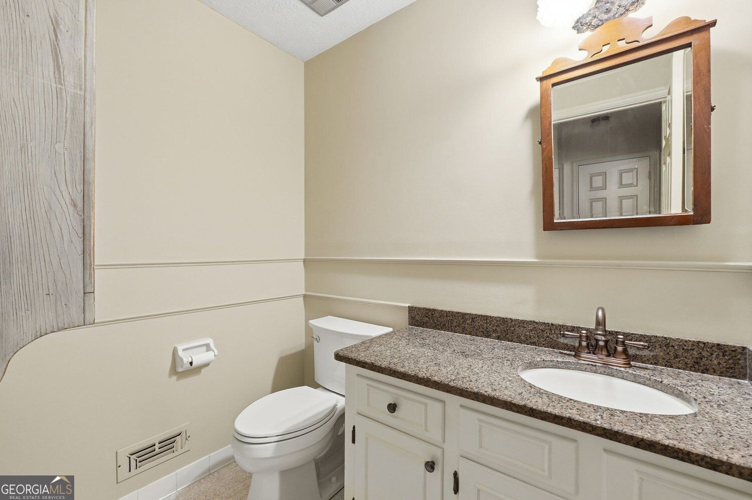 1726 W Point Circle Property Photo 9