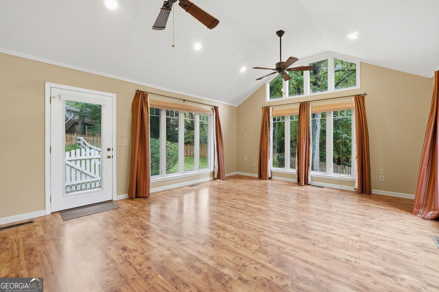 1726 W Point Circle Property Photo 15
