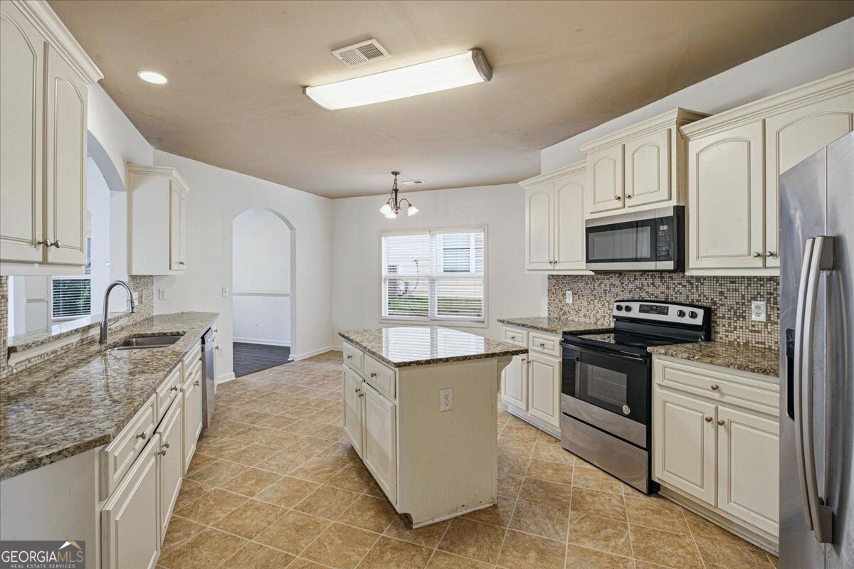 578 Hardy Water Drive Property Photo 6