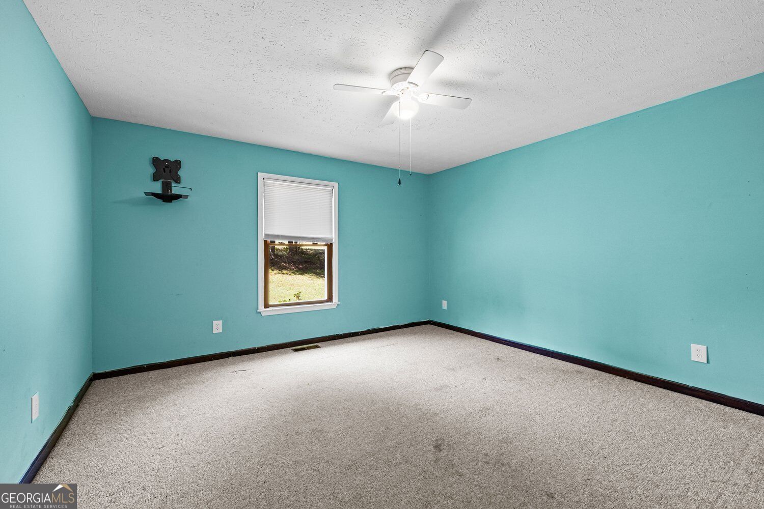 7388 Post Road Property Photo 9