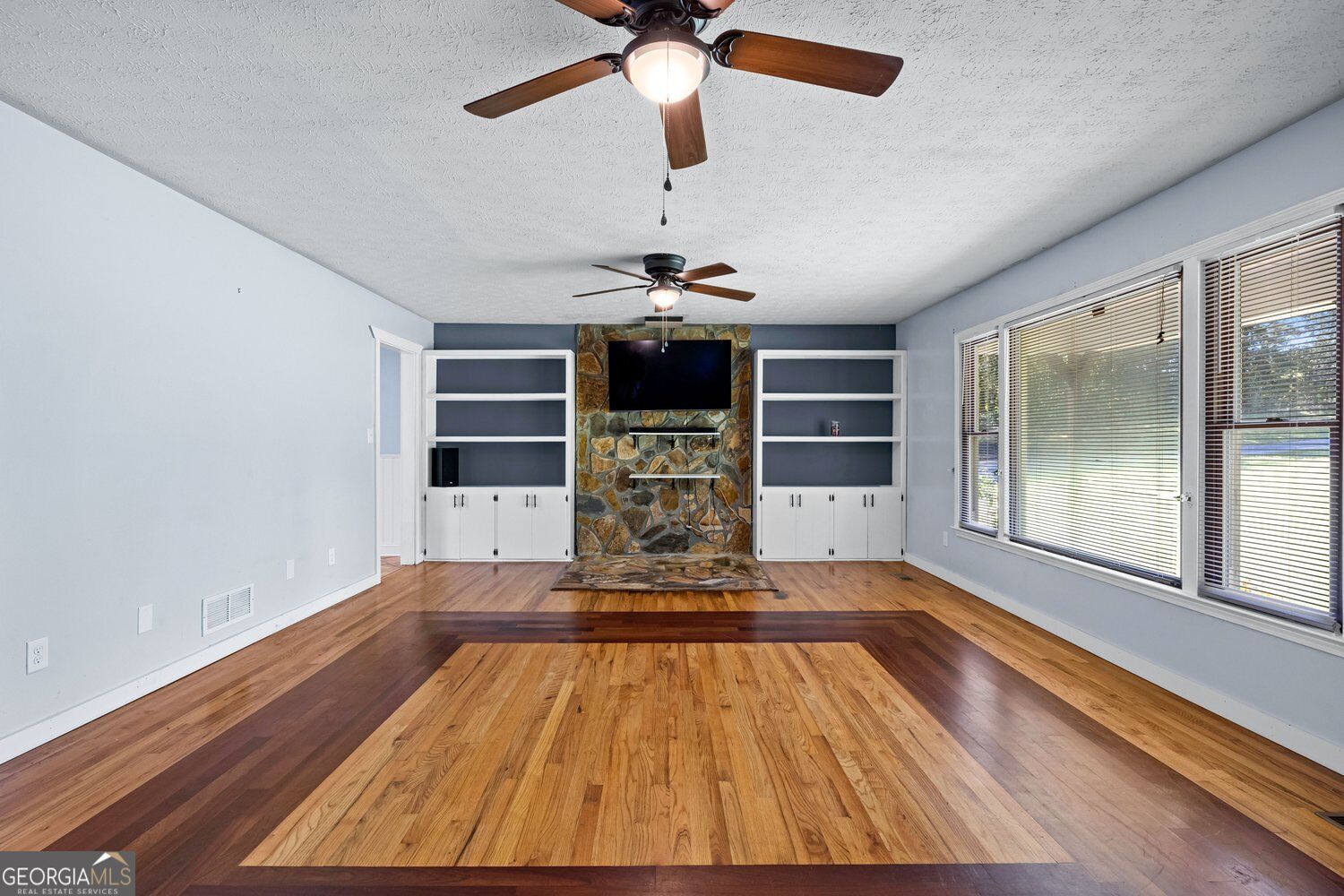 7388 Post Road Property Photo 13