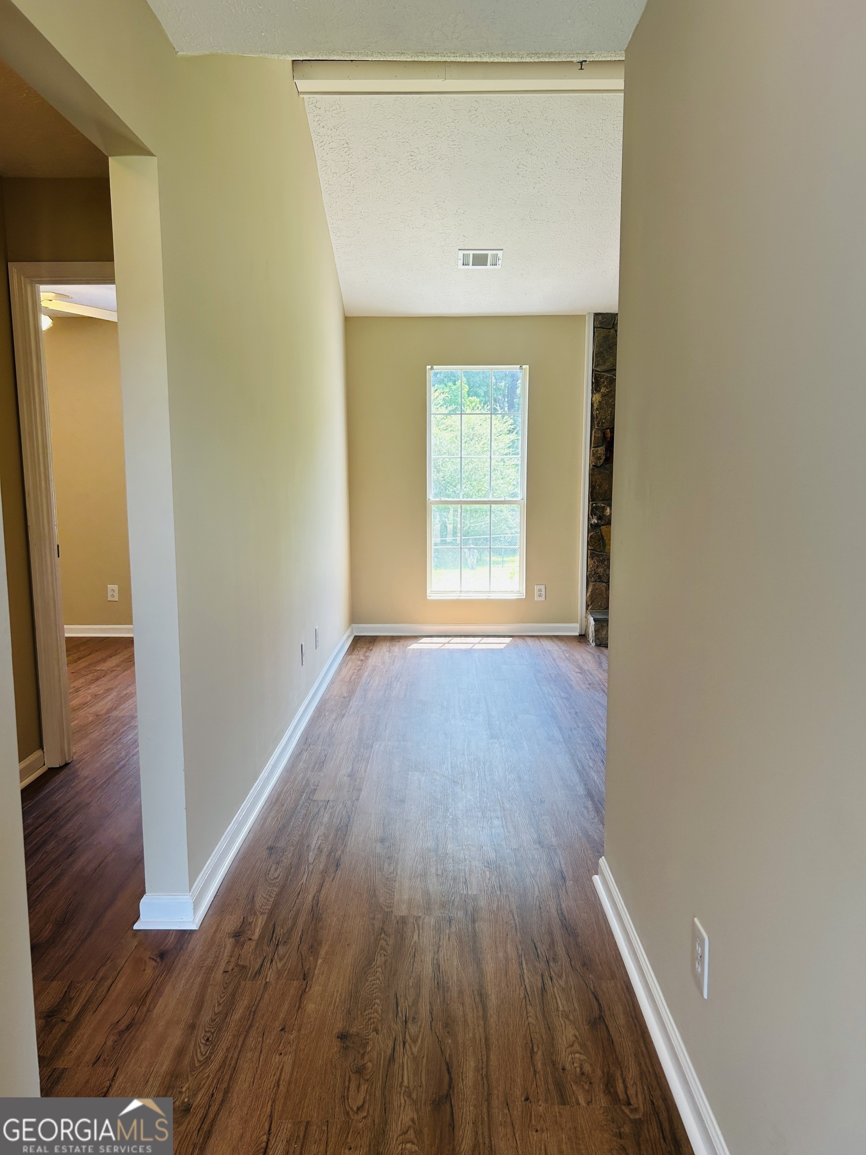 210 Shamrock Way Property Photo 4