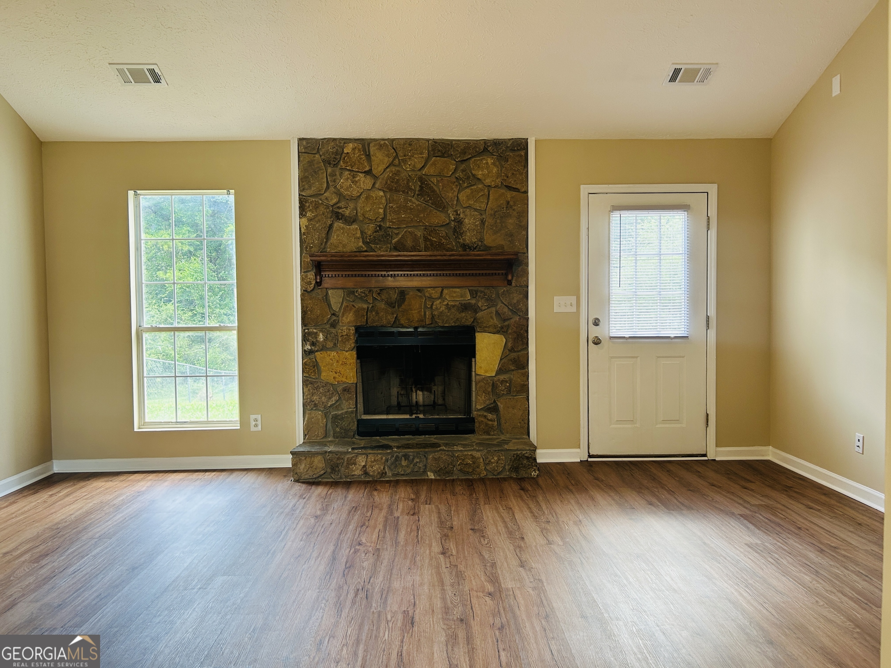 210 Shamrock Way Property Photo 8