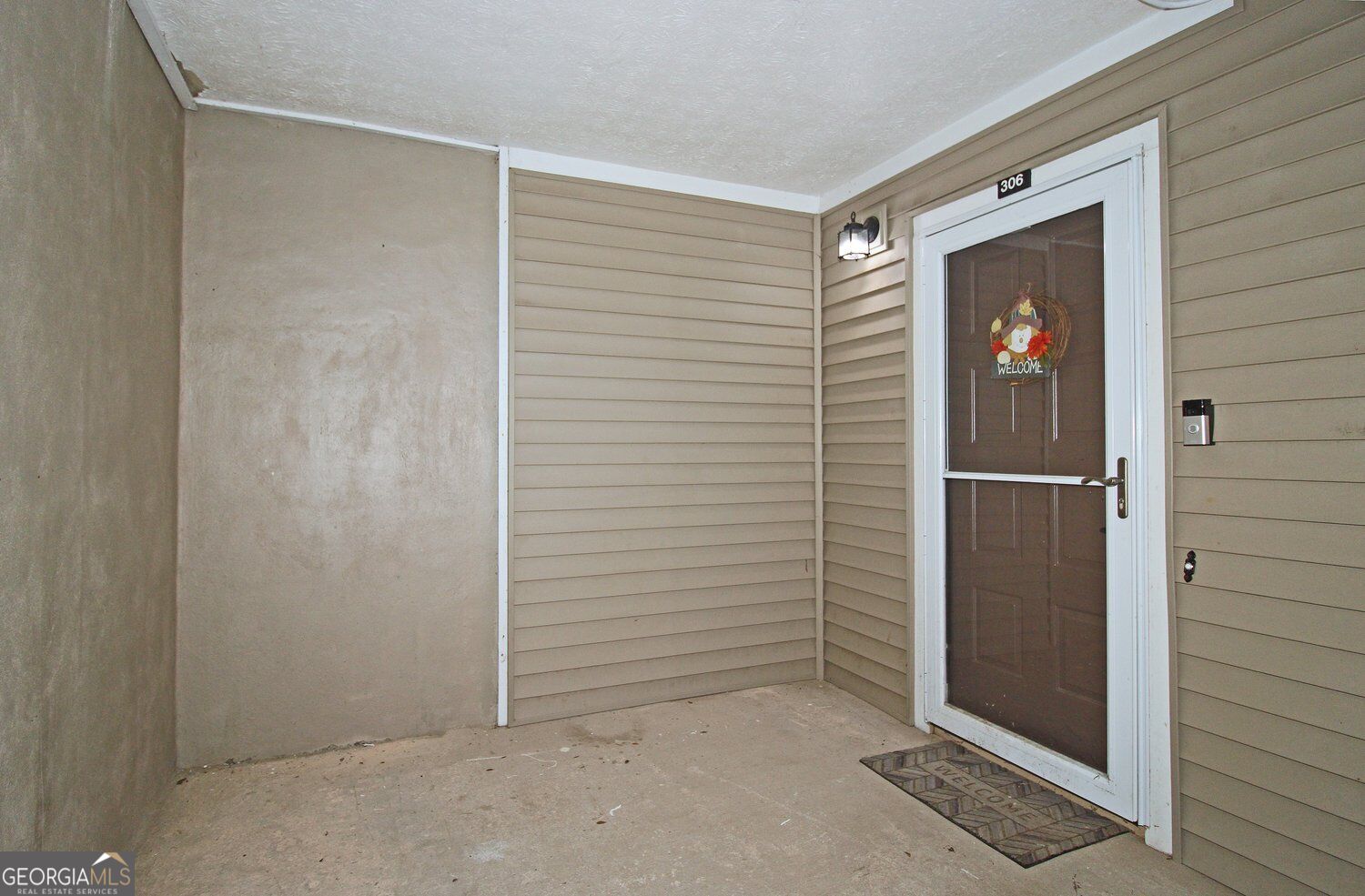 306 Barrington Hills Drive Property Photo 2