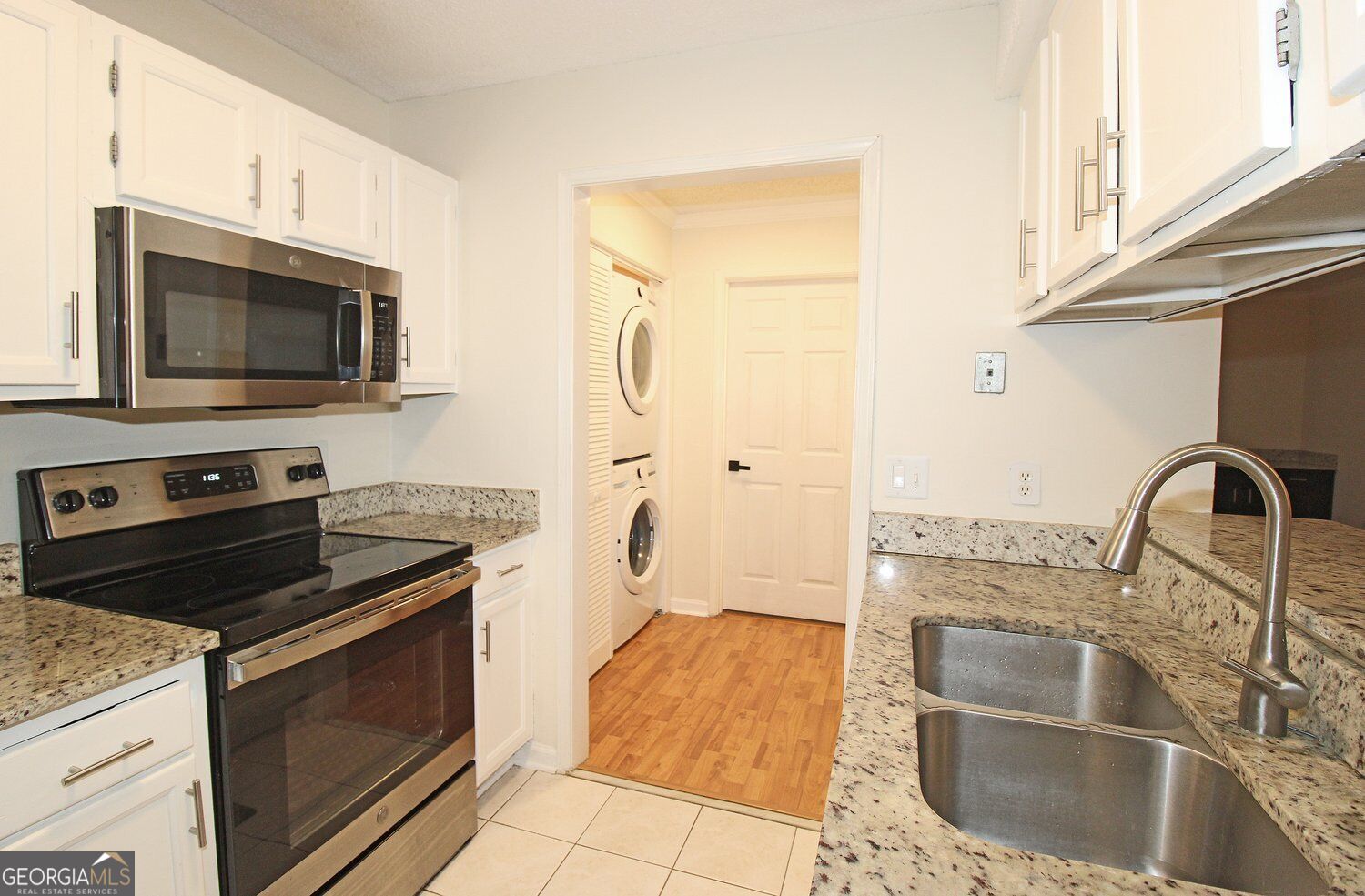 306 Barrington Hills Drive Property Photo 8