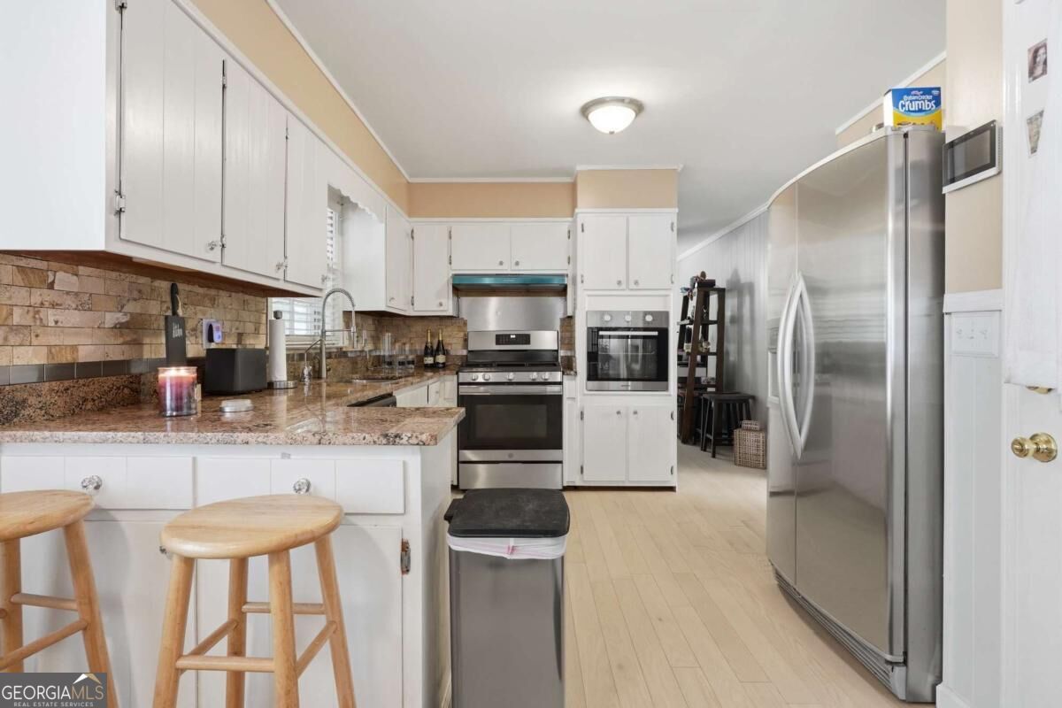 6828 Rockland Road Property Photo 9