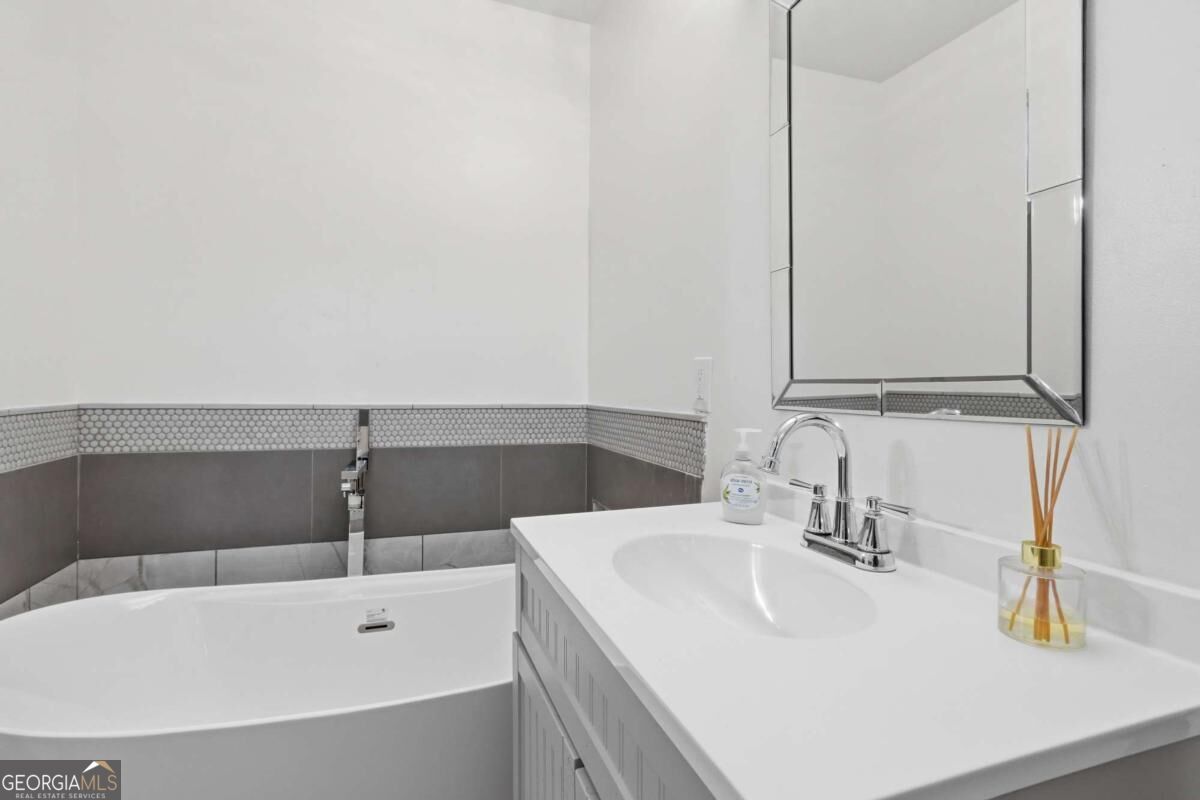 6828 Rockland Road Property Photo 20