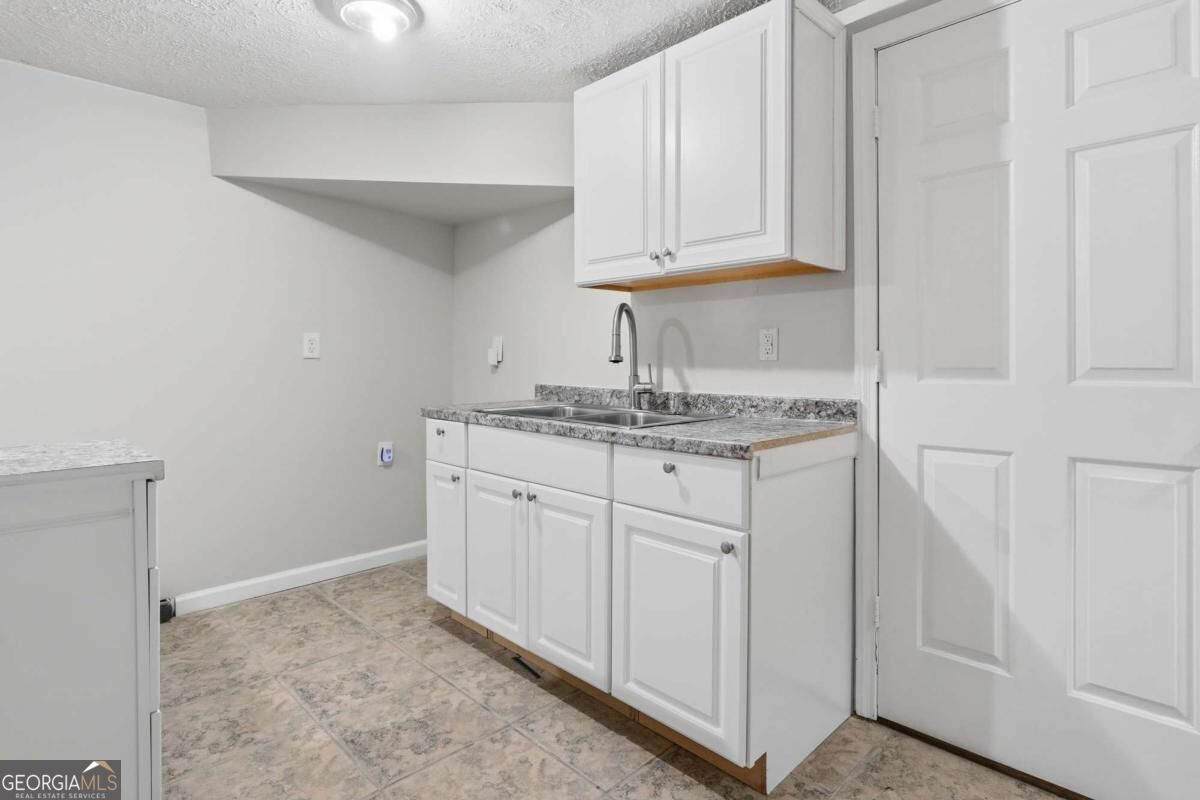 6828 Rockland Road Property Photo 31