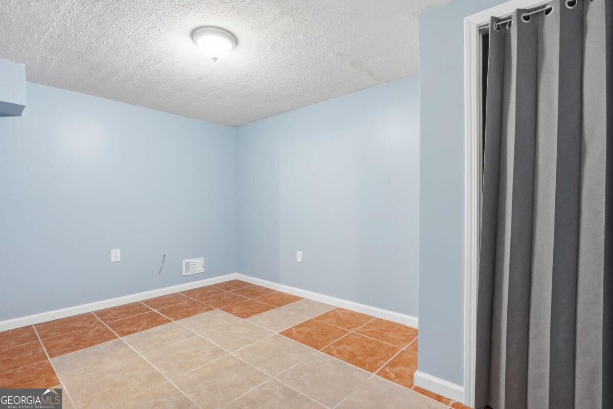 6828 Rockland Road Property Photo 35