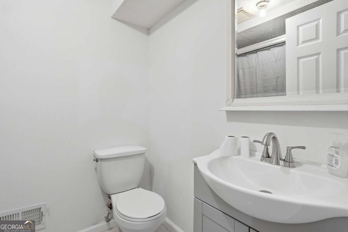 6828 Rockland Road Property Photo 37