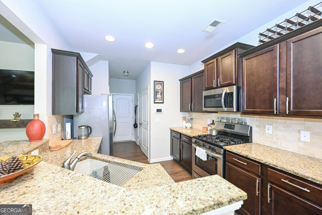 102 Newnan Lakes Drive Property Photo 12