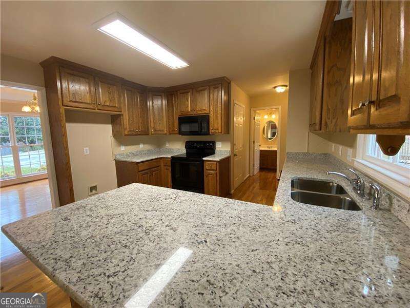 612 Braidwood Drive Nw Property Photo 5