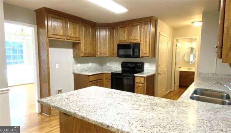 612 Braidwood Drive Nw Property Photo 8