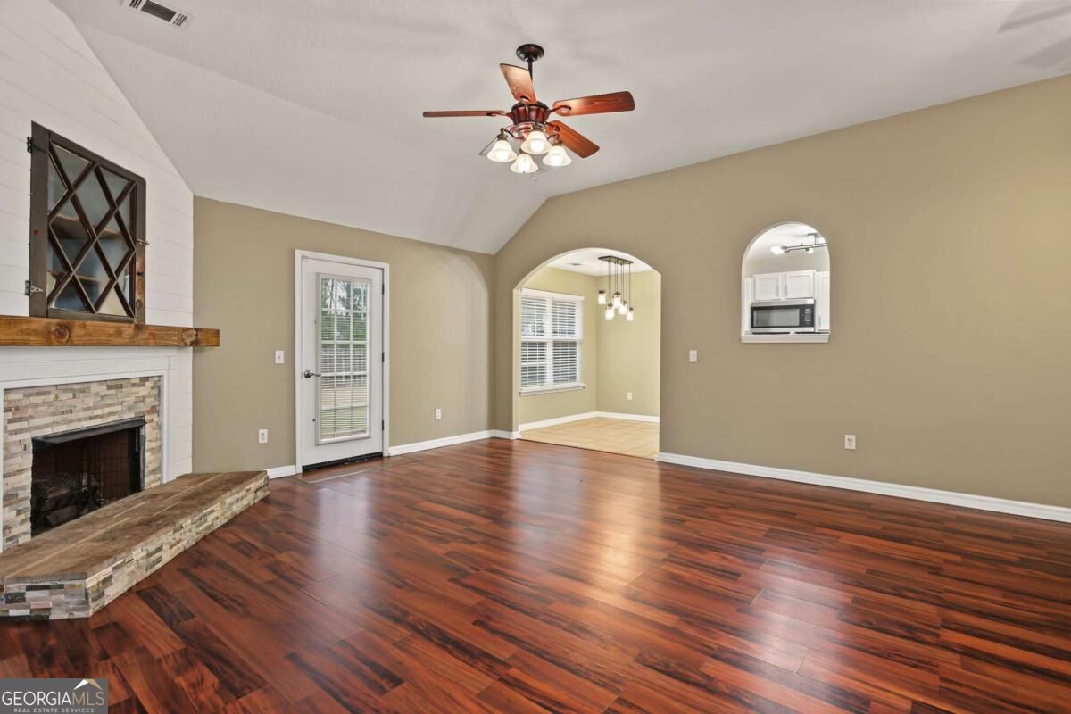 308 Park Place Property Photo 3