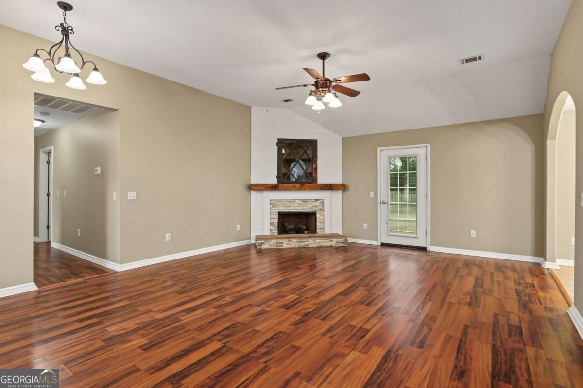 308 Park Place Property Photo 4