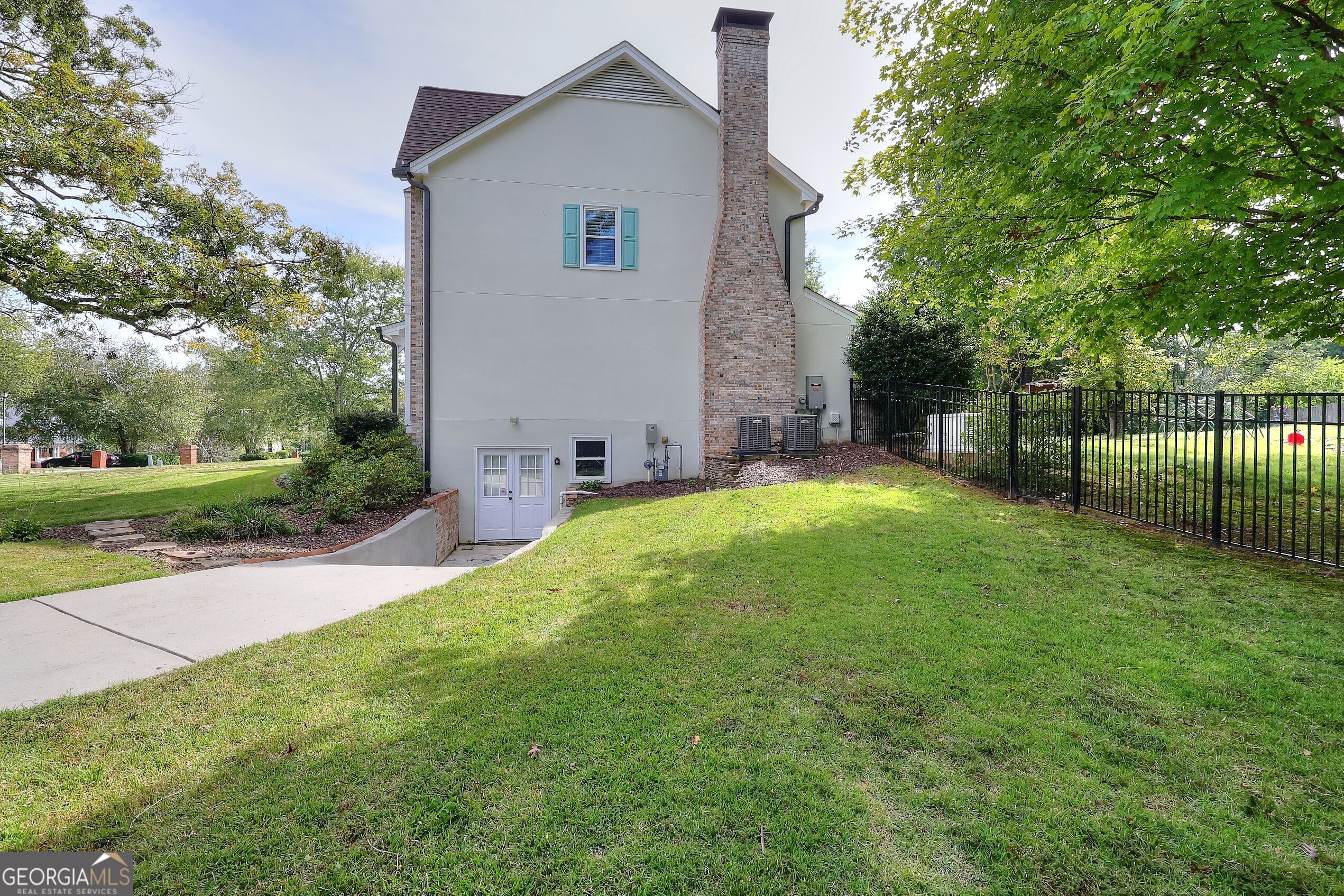 1321 Lakeshore Drive Property Photo 3