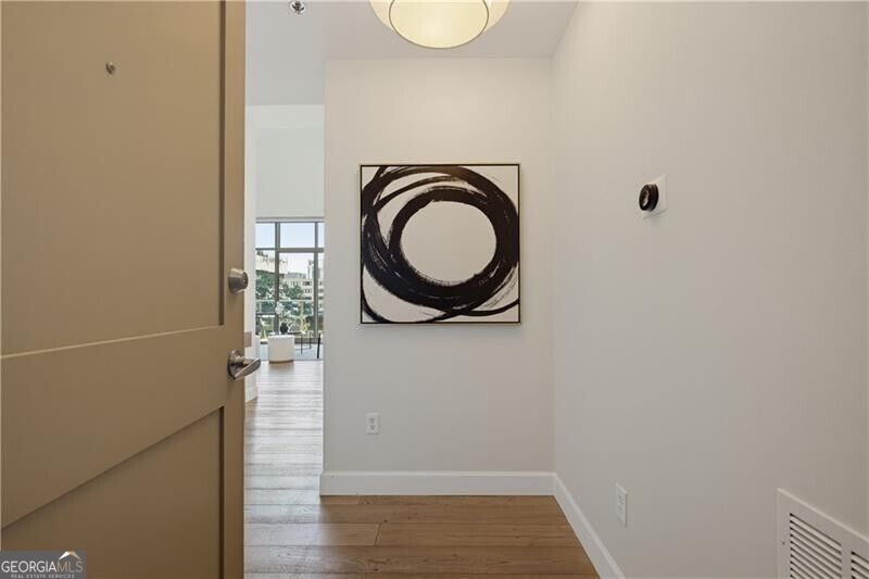 905 Juniper Street Ne # 812 Property Photo 2