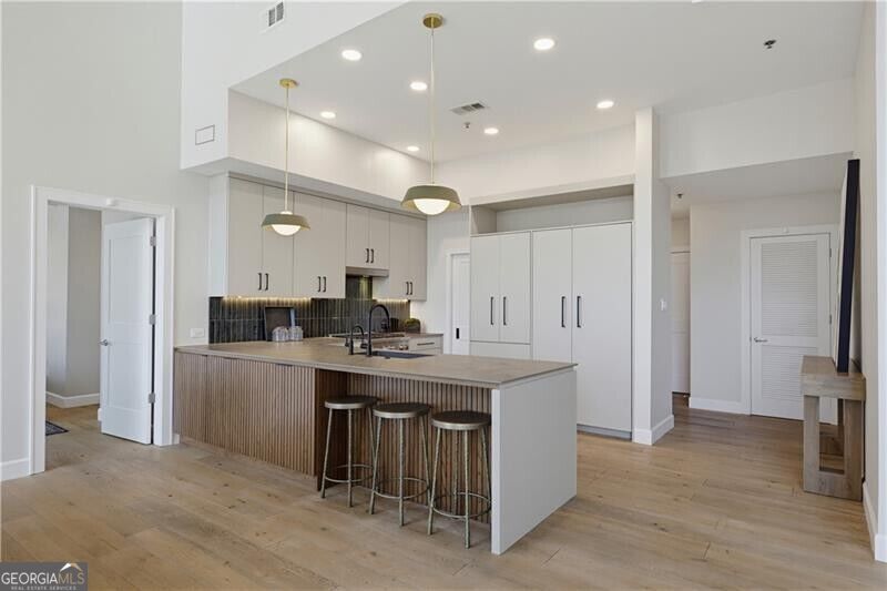 905 Juniper Street Ne # 812 Property Photo 16