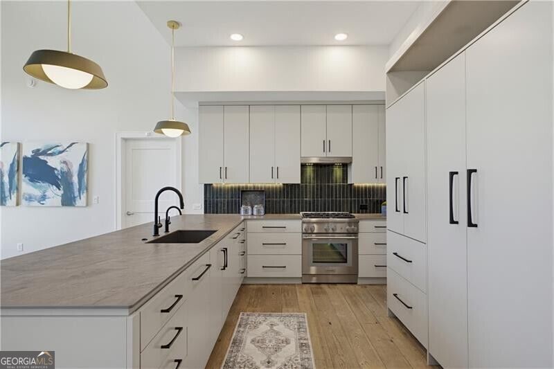 905 Juniper Street Ne # 812 Property Photo 17