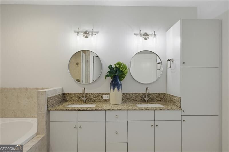 905 Juniper Street Ne # 812 Property Photo 25